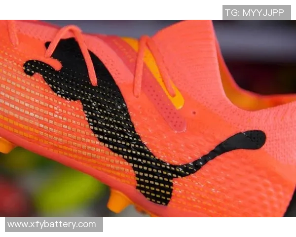 前锋足球明星推荐的顶级足球鞋助你提升球场表现与风格