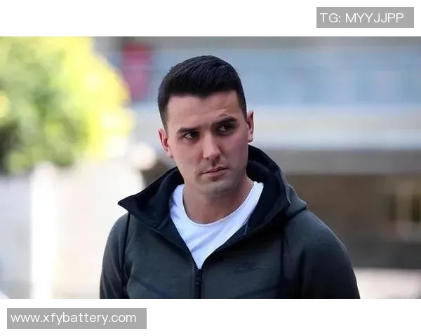 足球明星为何对演员情有独钟背后的深层原因解析